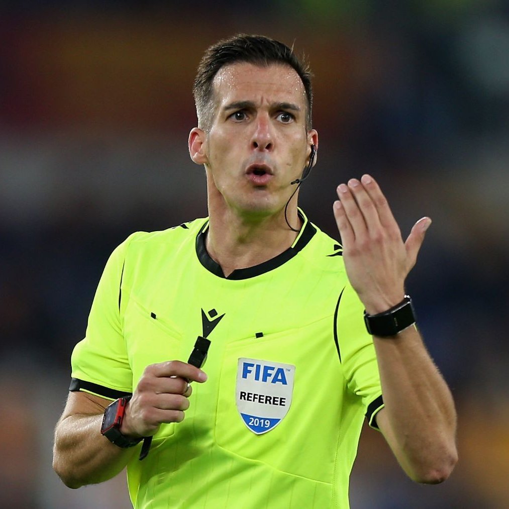 TouchlineX's tweet photo. 🚨 𝗡𝗘𝗪: Estrada Fernandez (Former La Liga referee): "The 3D render they put to justify Lamine Yamal's offside has ZERO CREDIBILITY."

"If they took so long to show it, it was because they were editing it to make it look believable."

"The refereeing committee always told us that we could 'play with the frames' to show on broadcast TV."

"They also said that for VAR to disallow a goal due to a previous foul, it would have to be a minimum yellow card offense. This was not the case for Fermín's goal, which means it was ALSO unfairly disallowed."