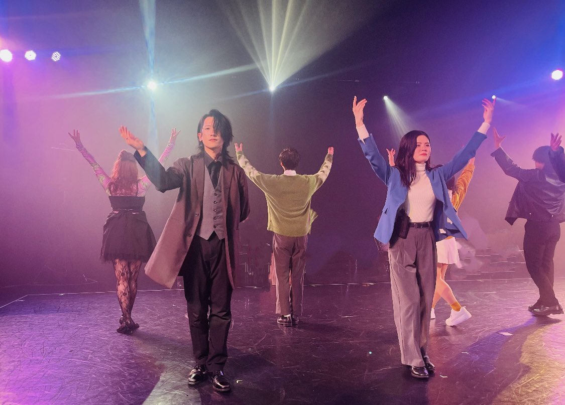 tsm_39's tweet photo. PLOT -one- 全5公演お疲れ様でした!
とっても素敵な3日間でした。終わってしまって寂しくてPLOTロスになっています🫠
またみなさんにお会いできることを願って🌹
フィナーレのお写真と一瀬さん&朝比奈さんと藤堂さん&堀北さんの挨拶の時のお写真。
#PLOTone https://t.co/WmtzLsFGOG