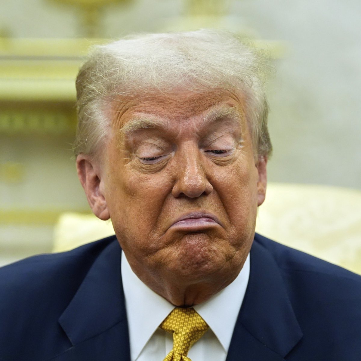 BRICSinfo's tweet image. JUST IN: 🇫🇷🇺🇸 France's President Macron sends text message to President Trump regarding Greenland:

"I do not understand what you are doing."