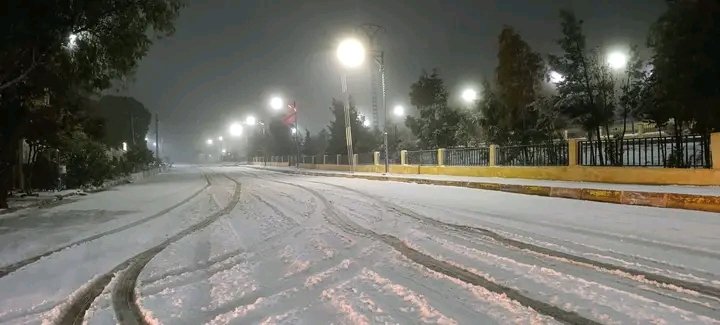 Sanaadz_2000's tweet photo. ولاية البيض تحت غطاء أبيض
مشهد نادر وجمال لا يوصف
سبحان الخالق
اللهم غيثا نافعا ان شاء الله https://t.co/PUyFDwl4AG