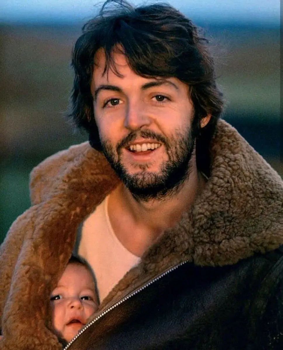 fasc1nate's tweet photo. Paul McCartney pictured in 1970 by his wife Linda McCartney, the same year as the breakup of The Beatles.

The coolest old school photos: https://t.co/Pgcn2bknZu https://t.co/2XMr5LacCm
