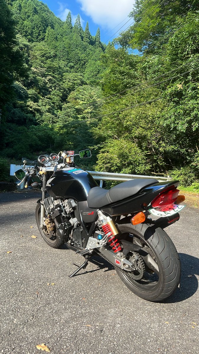 ZXR250_1990a's tweet photo. 急募 CB400SF NC39 SPEC2 欲しい方いませんか？
金額は出来れば40マソ欲しいんですけど値下げも可能です。
車検1年と2ヶ月あります https://t.co/wGa7rpI6V3