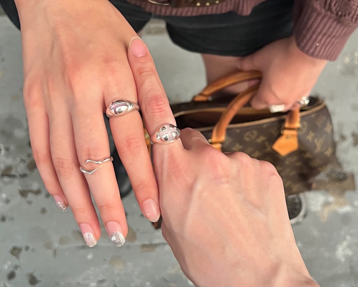 keeemzyz's tweet image. 여기 반지 넘 이뻐잉 .. 내 아이디랑 비슷해서 더 호감됨
@ keemsy