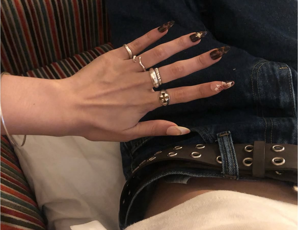 keeemzyz's tweet image. 여기 반지 넘 이뻐잉 .. 내 아이디랑 비슷해서 더 호감됨
@ keemsy