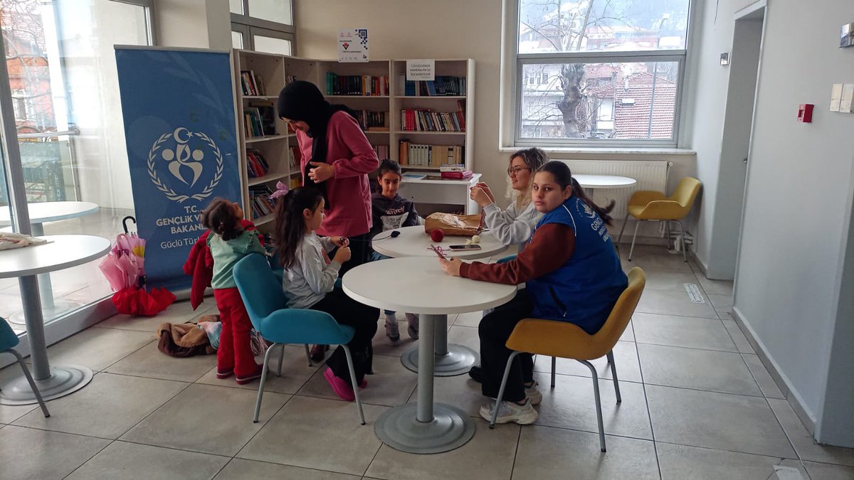 Kış Kulübü faaliyetleri kapsamında, “Anne-Kız Örgü Örüyor” etkinliğimizden…

Teşekkürler gençler 🫶🙏

<a href="/GSBgenclik/">Gençlik Hizmetleri</a>