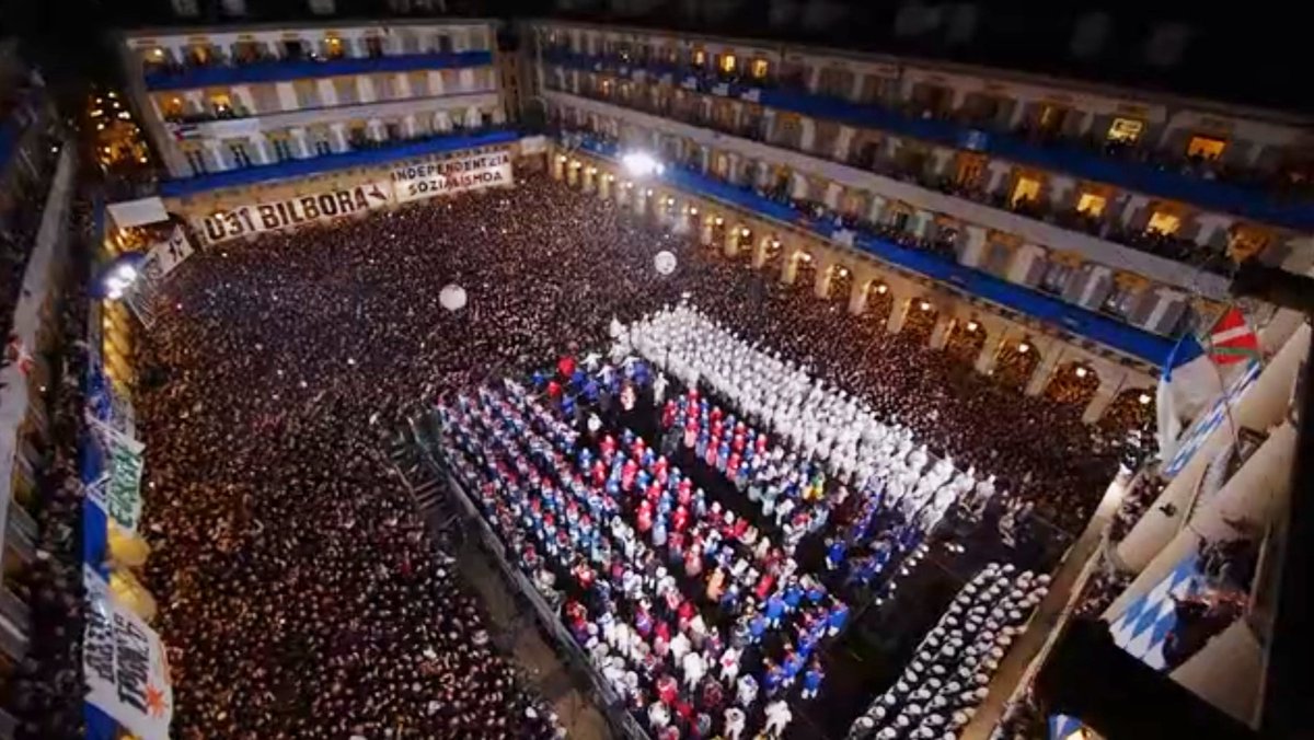 amarakokontsula's tweet photo. ... Donosti bat bakarra munduan...
#Tamborrada #Donostia #SanSebastian https://t.co/DfSUbJRxwq