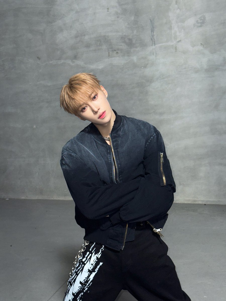 Jeahao's tweet image. Wrapped in muted tones and quiet confidence, I move gently through the frame. Nothing forced, just a mood that stays even after you look away.