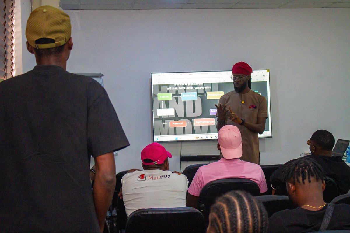 olaoluwasanmi's tweet photo. JPEG from #TalentIsNotEnough seminar.❤️ https://t.co/GSObRQz7sW