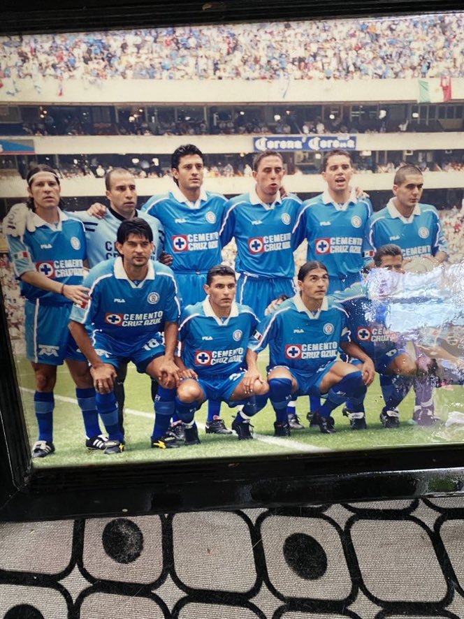 utopiasjk's tweet image. mi papá: tu estas loca por los bts esos 

lo que guarda mi papá en su cuarto: