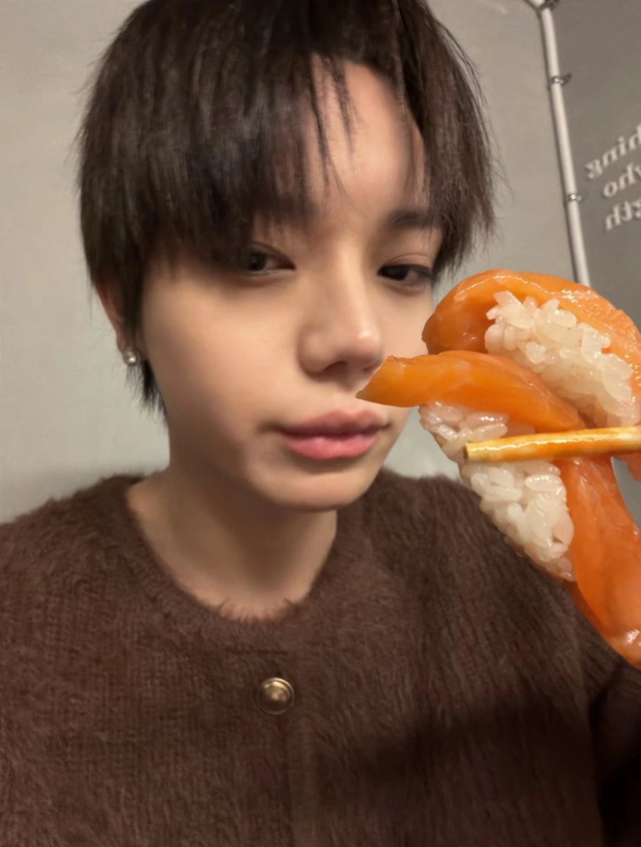 mosepeach's tweet image. เขาเบิ้ลเครื่อง พวกผมเบิ้ลข้าว
เขาหลายใจ แล้วไงผมหลายจาน
#LNGSHOT #롱샷