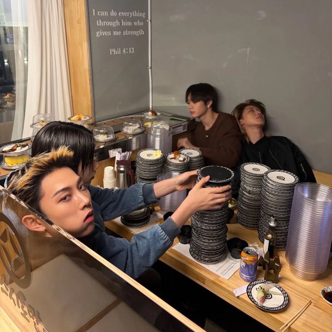 mosepeach's tweet image. เขาเบิ้ลเครื่อง พวกผมเบิ้ลข้าว
เขาหลายใจ แล้วไงผมหลายจาน
#LNGSHOT #롱샷