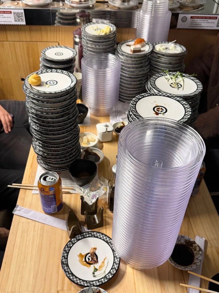 mosepeach's tweet image. เขาเบิ้ลเครื่อง พวกผมเบิ้ลข้าว
เขาหลายใจ แล้วไงผมหลายจาน
#LNGSHOT #롱샷