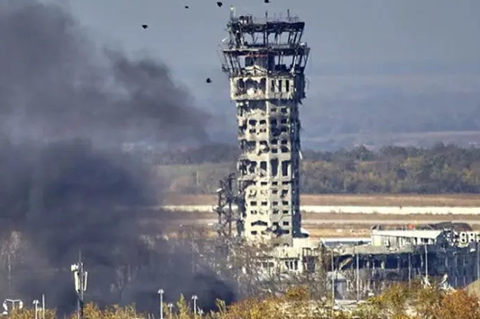 nu_a_sho's tweet image. Люди витримали. Не витримав бетон.
Честь