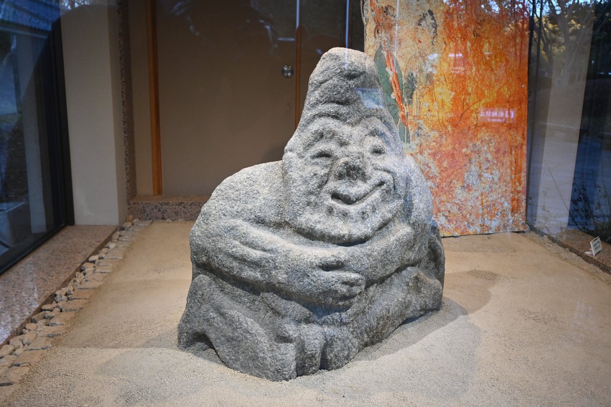 奈良県・飛鳥歴史公園館に展示されている猿石。 猿に似てるからこの