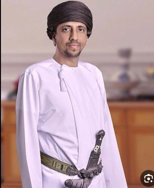 المصورين يمتلكون رؤية جمالية وكرزما خاصة تمكنهم من تحويل الاشياء المهملة التي لا جدوى منها الى تحفة رائعة جدا .... متفائلون جداً في قيادة هذا الرجل لقطاع السياحة والتراث..