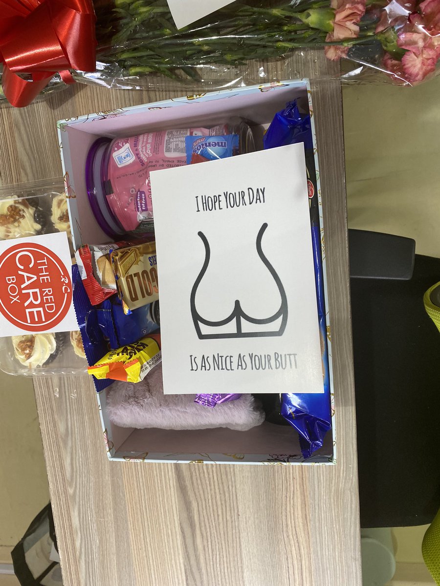 The_RedCareBox's tweet image. Swap the bloating and mood swings for the cupcakes🧁flowers💐 and snacks 🍫🍩you actually want.
Our care packages are "Shark Week" survival kits delivered straight to your door
​Ladies: You’re doing the hard work. Treat yourself 👸🏼
​Gents: Don’t just say "I'm sorry"—send the ?