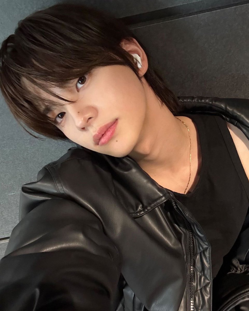 qowlite's tweet photo. ow my neck https://t.co/LIc7AwEO07