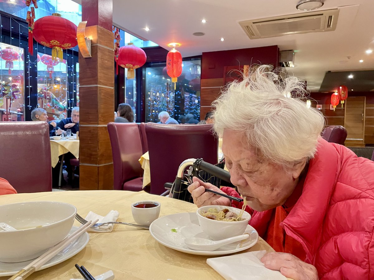 MinGreenwich's tweet photo. 10 Apr 2025 - As soon as we stepped out of the British Museum, the rainfall forced us to head to restaurant by hailing a black cab. Despite a short distance, we paid £20 for the trip. Rain cleared after lunch, allowed us to continue our trip by tube again. https://t.co/kvaard1at9