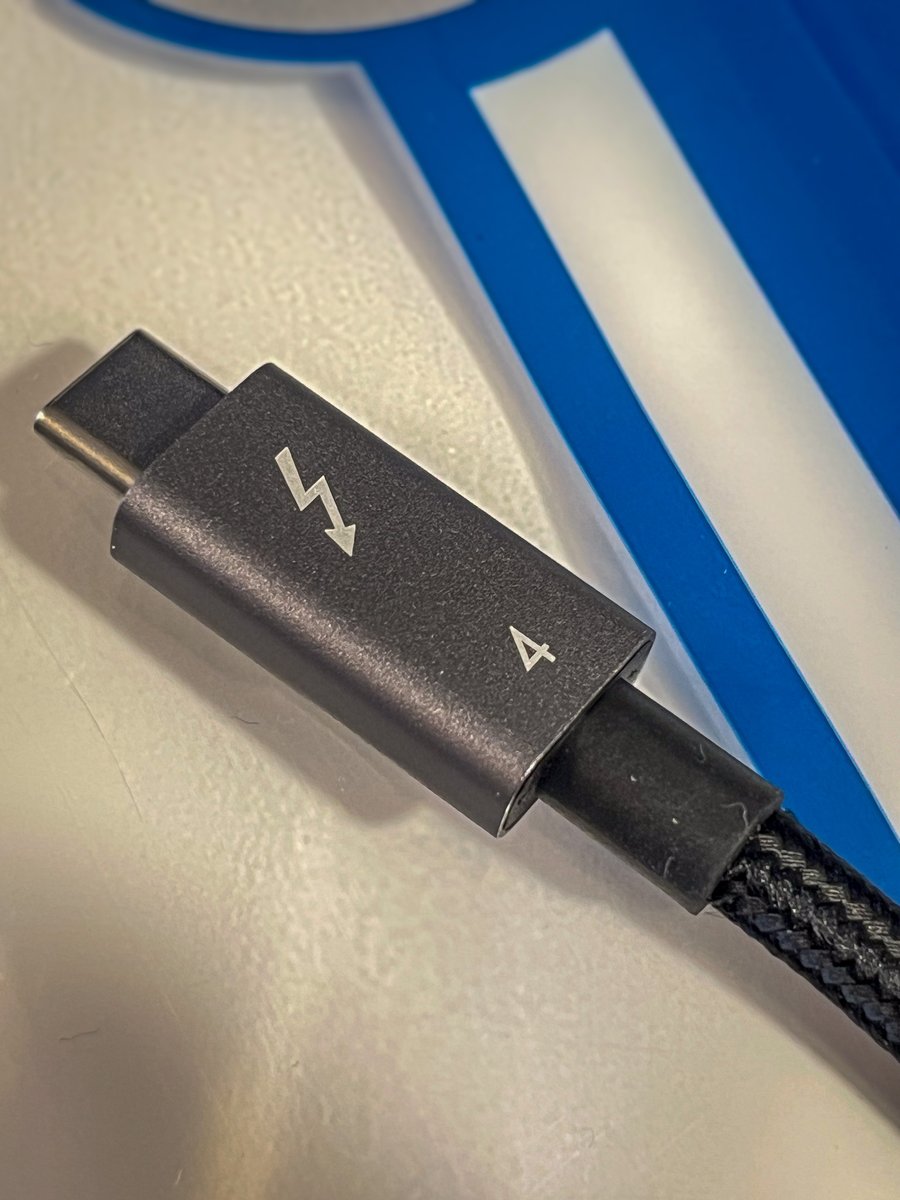 masu3katou's tweet photo. .
KONDOR BLUEケーブルが欲しかったけど、Cable Mattersも悪く無い。むしろ良い
#KONDORBLUE #CableMatters #ケーブル #ガチ機材 https://t.co/hZMB2OMDbJ