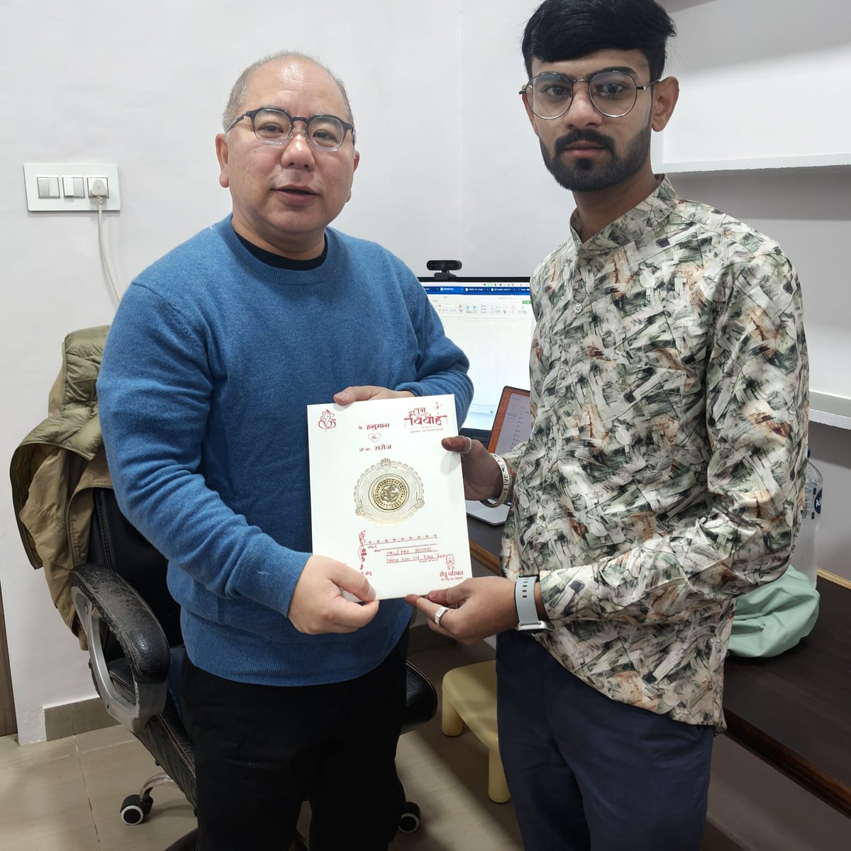 infoeyecom's tweet photo. 祝！ハヌマン結婚式！🎊🇮🇳

ハヌマンはキリコムのスタッフです。
今日からのセレモニーに、社長も出席します。 招待状もいただき、準備はバッチリ。

国境🇮🇳🇯🇵を越えて大切な門出を一緒にお祝いできるのは、弊社の最高の文化です💪

熱気あふれる式の様子が楽しみです🙌

#HappyWedding https://t.co/bojMV0XcBP