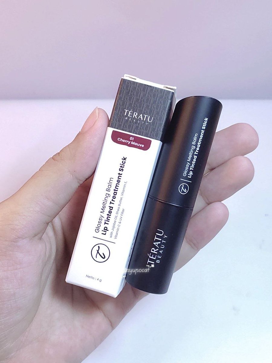 syupocat's tweet photo. whyy is this lip balm so underrated???

bibirku lembab seharian pake ini and i like it way more than most viral ones💯 https://t.co/ja94tmL8cA