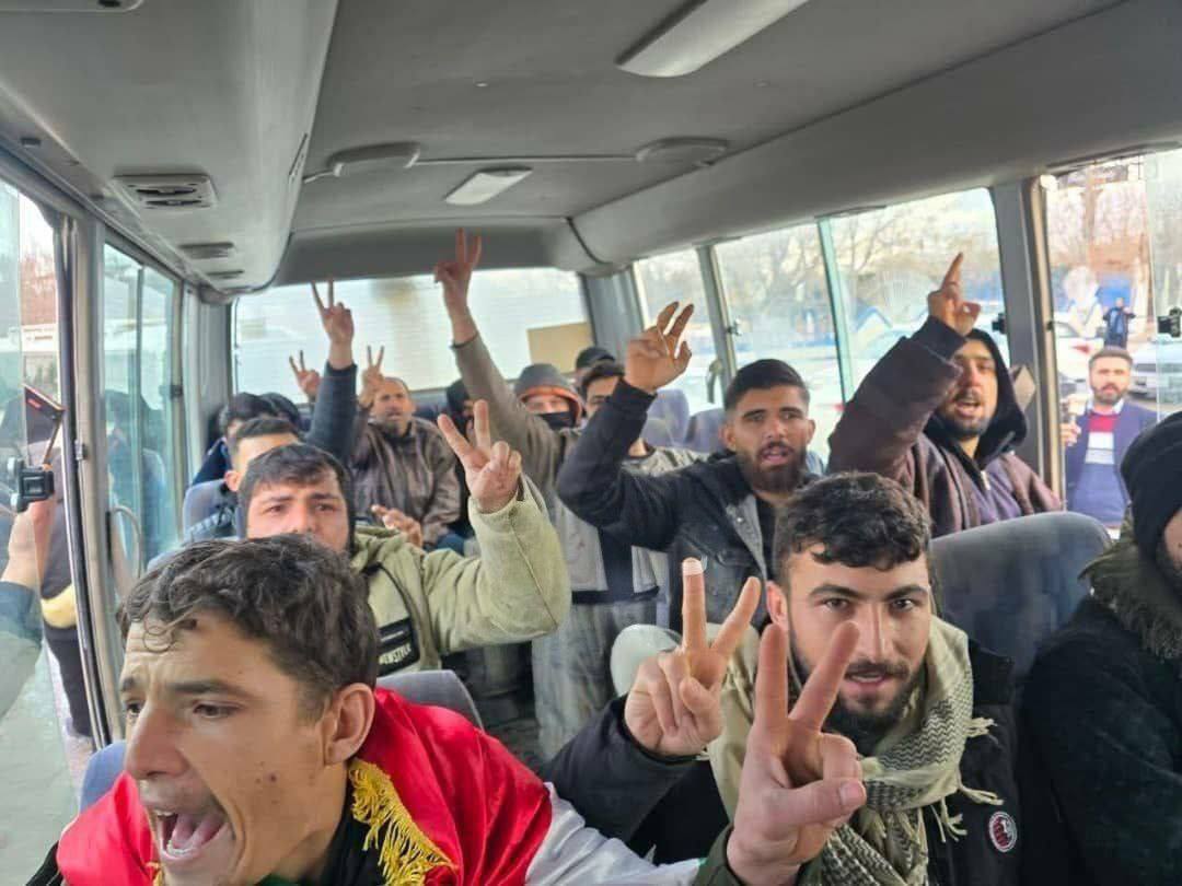 truetruepk's tweet image. 🔴 Kurds from Slemani head toward Rojava. Kurds are one people, and no artificial borders can prevent them from standing united.
#Syria #Rojava #RojavaDefend