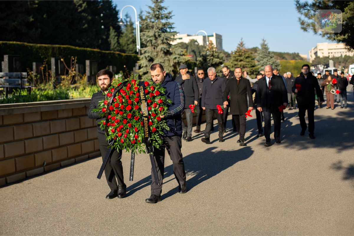 20 Yanvar faciəsinin ildönümündə ictimai birliyin heyəti Şəhidlər Xiyabanını ziyarət etmişdir. Vətənimizin azadlığı və müstəqilliyi uğrunda canlarını fəda etmiş şəhidlərimizin məzarları üzərinə qərənfillər qoyulmuş, onların əziz xatirəsi dərin ehtiramla yad edilmişdir.