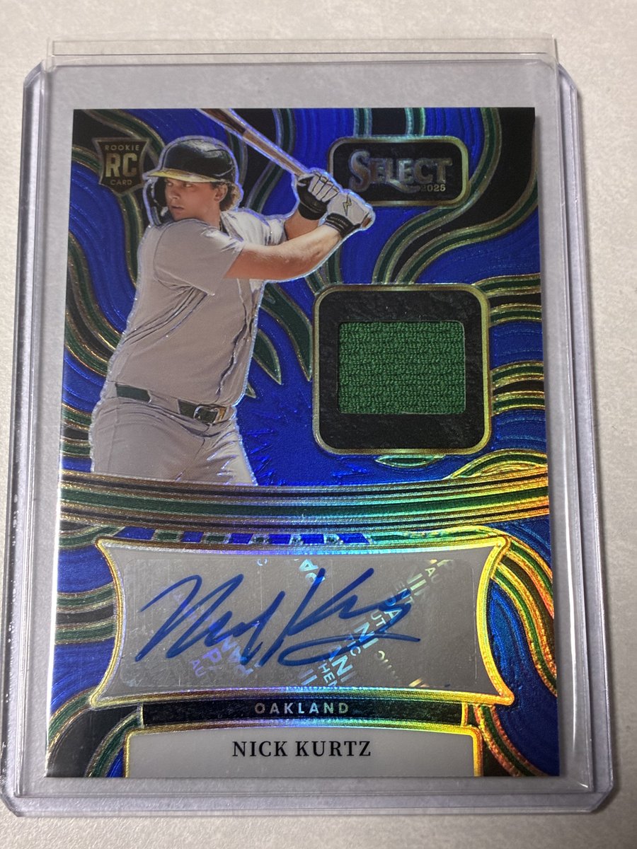 stereo86351's tweet image. 2025 Panini Select 開封しました！

Nick Kurtz Patch Auto /35 Blue Prizm
Darren Baker Auto
Carson Benge Patch

ニックカーツのパッチオート😆
Donrussでもオート引けたのでPanini製品のほうが相性いいかも😙
裏面はほぼ傷有カードばかりでしたが表面のデザインは👍