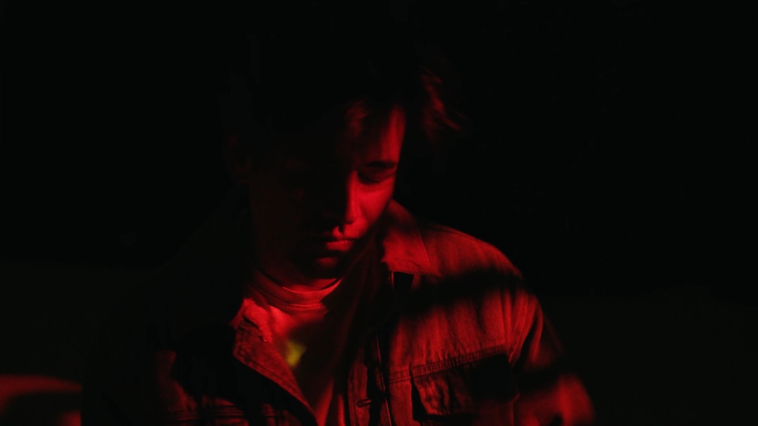 AlwynMorrison's tweet photo. A couple of hours, no plan, insanely talented people, no one afraid to try anything. Go watch the music video and give my cinematographer a @vmas ❤️‍🔥 https://t.co/oDWvrMcWlE