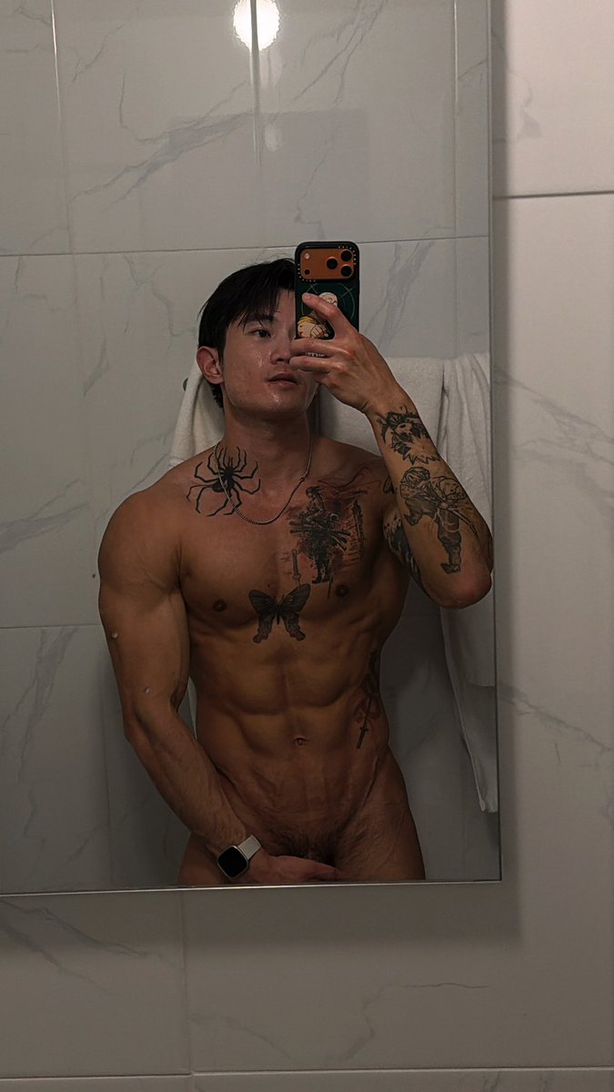 wei2boba's tweet photo. 1000 RT then I will move my hand away. 😏😜 no cap https://t.co/EDDvaDj7nd