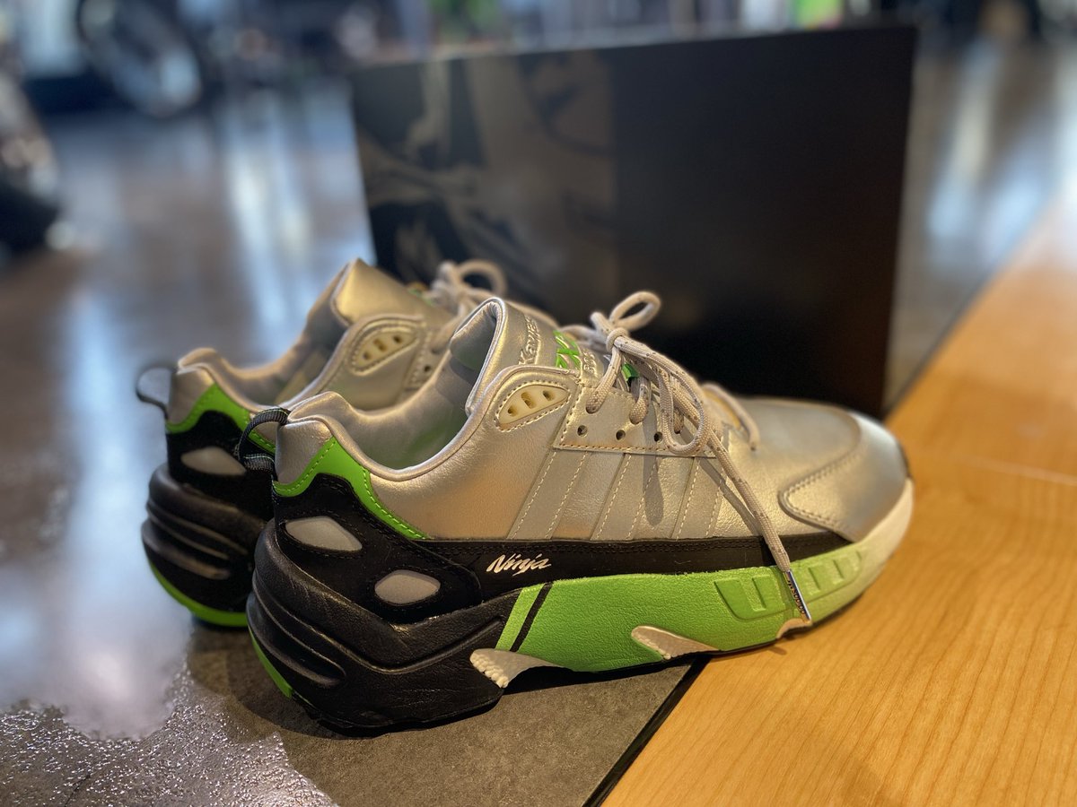 アディダス × カワサキ コラボスニーカーZX22のご紹介！ 価格 20900円