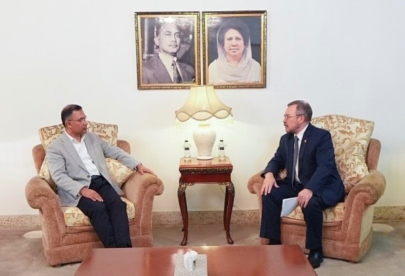 bdbnp78's tweet photo. The Ambassador of the @RussEmbDhaka, Alexander Grigoryevich Khozin, paid a courtesy call on BNP Chairman Tarique Rahman at the BNP Chairperson’s Office, Gulshan, Dhaka, on Tuesday, 20 January 2026.

#TariqueRahman #BNP #Bangladesh #Russia #Diplomacy https://t.co/D2fHTG0duM