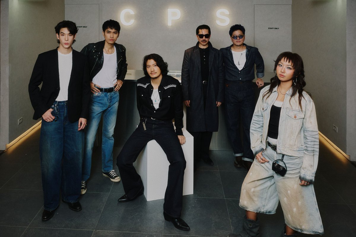EverydaynewsTH's tweet image. "C P S Denim Rebellion" คอล ลาบอเรชั่นสุดขบถ ฉีกกรอบเดนิมดีไซน์ รังสรรค์ผ่าน DNA ความเท่ของศิลปินดัง NCT TEN (เตนล์), มิลลิ, เจเจ-กฤษณภูมิ, โจอี้-ภวศิษฐ์, เป้-อารักษ์, เฟิด Slot Machine และ Bodyslam

#TENLEE #TENChittaphon
#CPSDENIMREBELLION #CPSDENIM #CPSXTEN