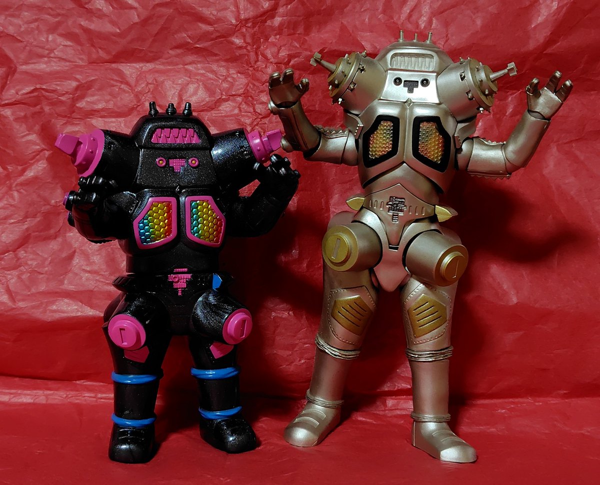 One up.さん(@Oneuptoy)より【キングジョー·ガンメタリックピンク】が