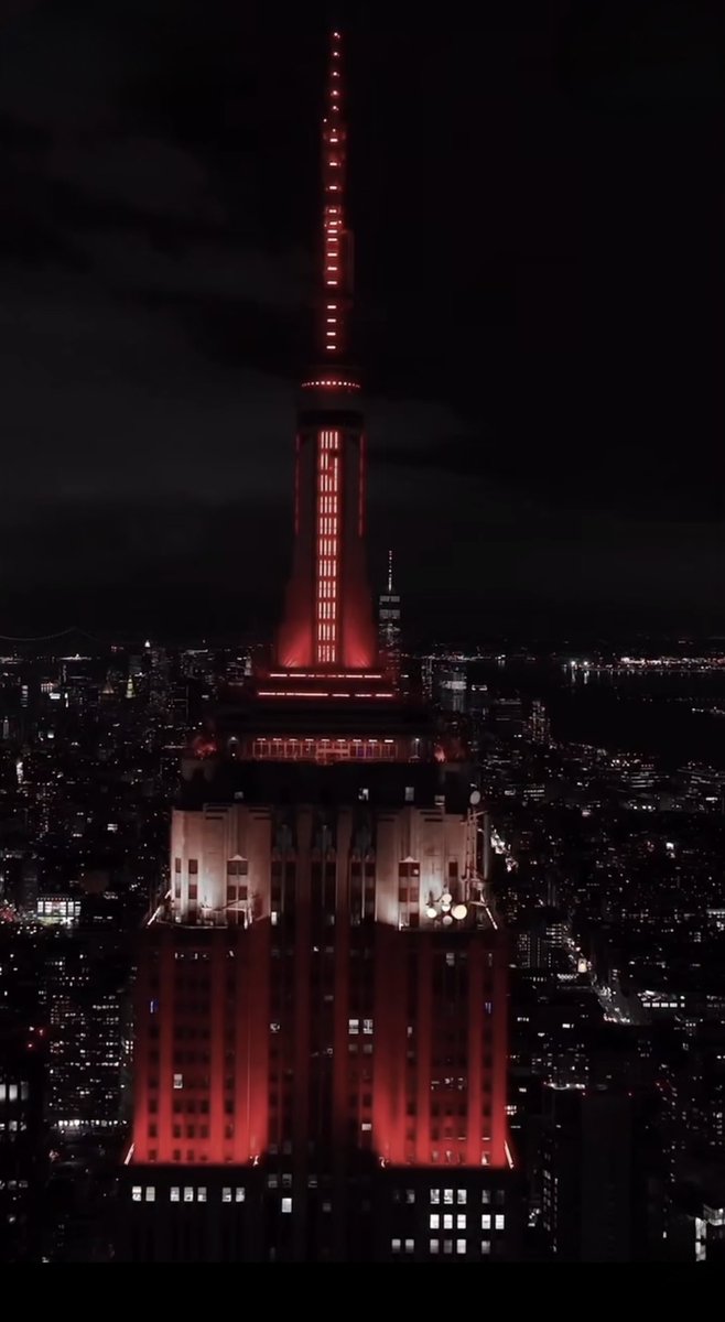 BrandonNews25's tweet photo. Pretty cool! The @EmpireStateBldg in New York City lit up cream and crimson tonight to celebrate Indiana winning the College Football Playoff National Championship! https://t.co/FChpkk0Upj
