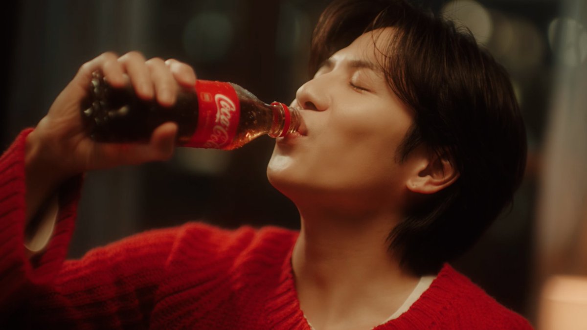 コカ・コーラ×カラアゲを前に大興奮の志尊淳に注目✨ 一緒だともっと