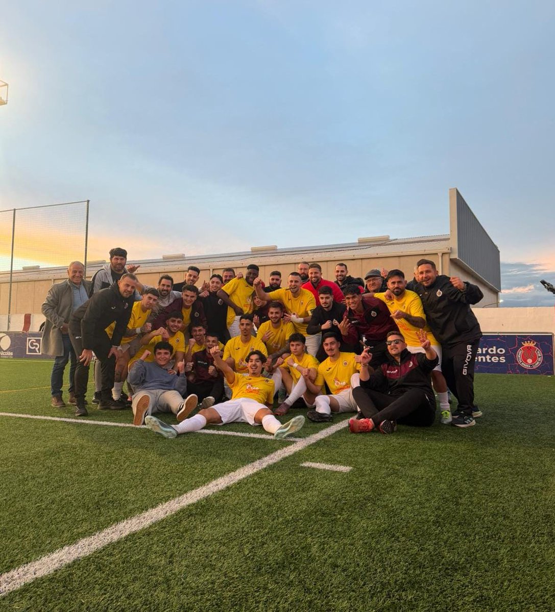 BUENOS DIAS!!!
Queriamos rememorar el momento del fin de semana con esta imagen ⚫️🔴💪🏴‍☠️
F de FOTAZA
F de FAMILIA 
F de FELICIDAD
Feliz Martes!!
<a href="/Cartagena_Dep/">Cartagena Deportiva</a> 
<a href="/Ctdeporte2018/">CartagenaDeporte</a> 
<a href="/Nacional10x/">PreferenteAUT</a> 
<a href="/treceraG13/">Trecera.com ⚽️</a>