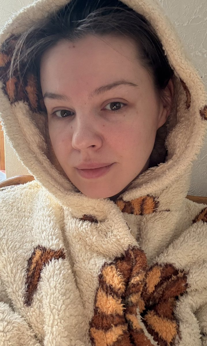 OlgaPatl's tweet image. Good morning, my friends. 
This night russia once again tried to destroy our energy infrastructure. 

To be honest, I woke up in the middle of the night, heard the air raid alert. I was very tired and didn’t know whether it was just beginning or already ending. I simply fell…