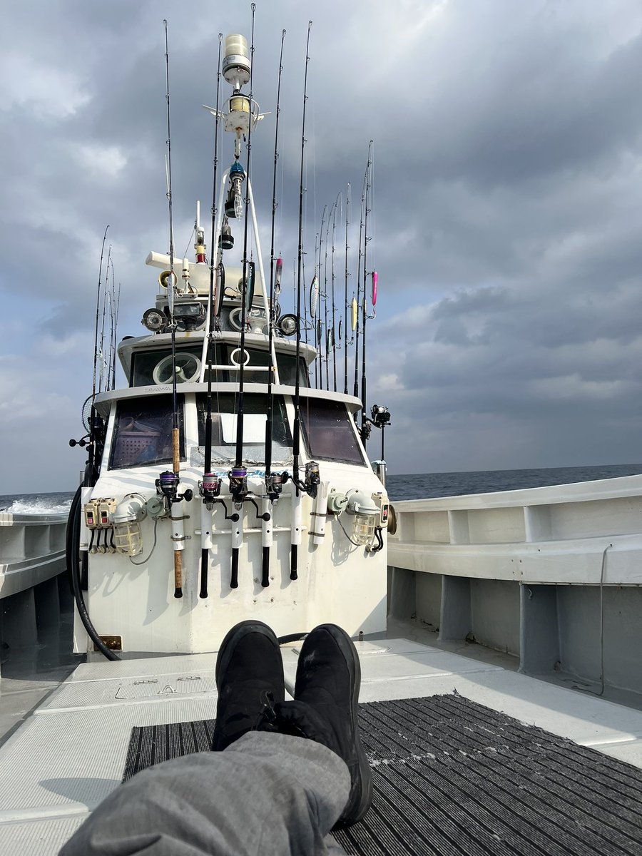 ゆる対馬。

今回は釣り仲間のサポートとして来てます。
あと、撮影。

…が、ムズい。
自然相手の遊びなので仕方ないが、ほんと思うように風向きや海況に恵まれない。ムズすぎる。

自分も合間みて投げてるけど、出せない。そもそも釣りが成立していない。
みんなに釣ってもらいたいーー