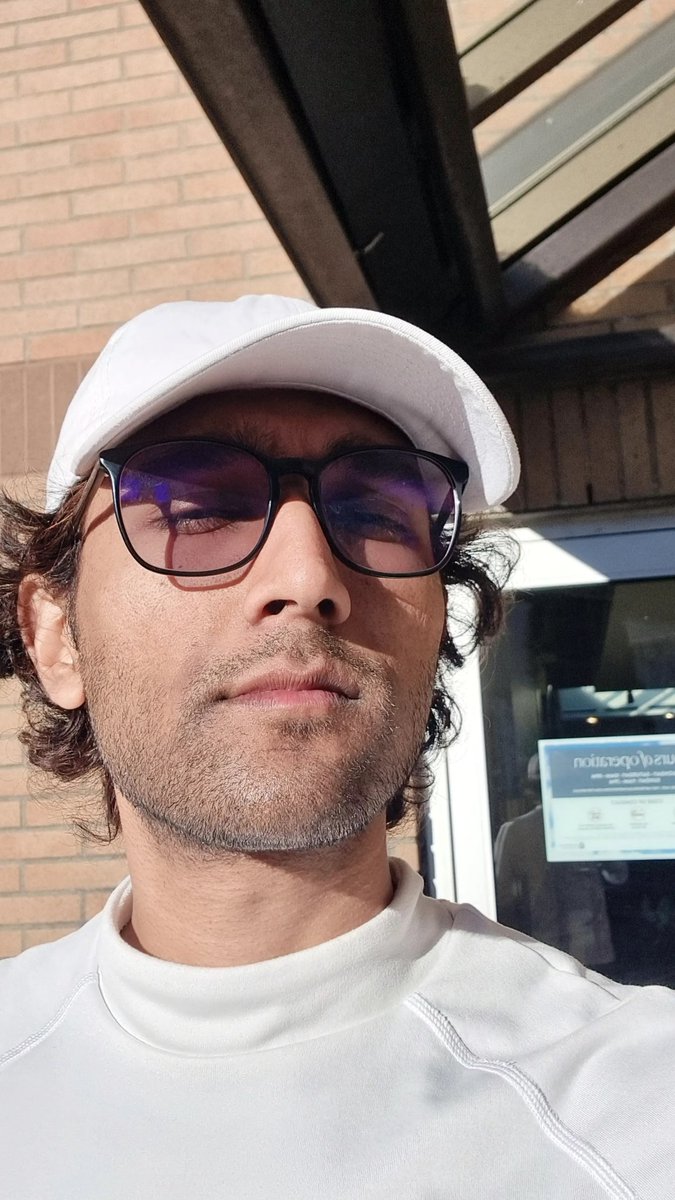 No winter, just sunny 🤍🚬