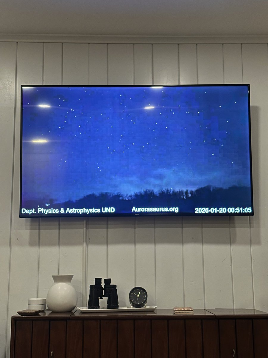 Arkadiev's tweet photo. @StrmchsrHunterF You would expect to see at least some healthy aurora oval in ND by now, right? @Vincent_Ledvina https://t.co/uZJFR00syh
