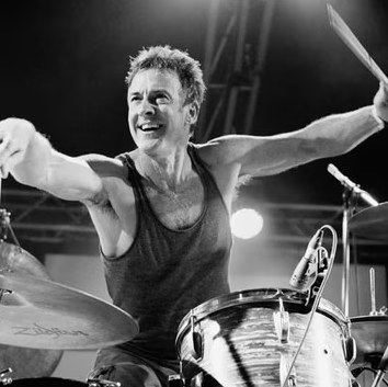 rohan_connolly's tweet image. So sad to hear of the passing of the great Rob Hirst, drummer extraordinaire and the heartbeat of the mighty Midnight Oil. He was an absolute beast behind the kit. You could never take your eyes off his playing, so much power and effort did he exert, and he was a fine singer as