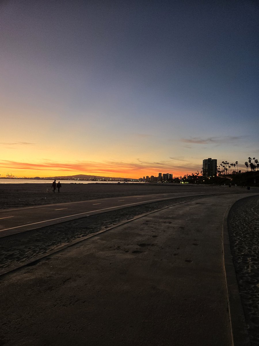 tiny_taffy's tweet photo. Perks Of Living By The Beach ☺️ https://t.co/2uYEC5gMFG