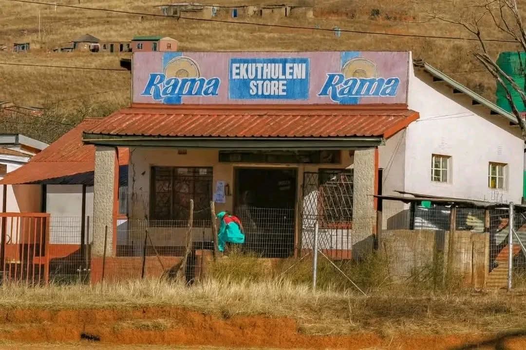 PhutiSemenya14's tweet image. What happened to these type of shops....