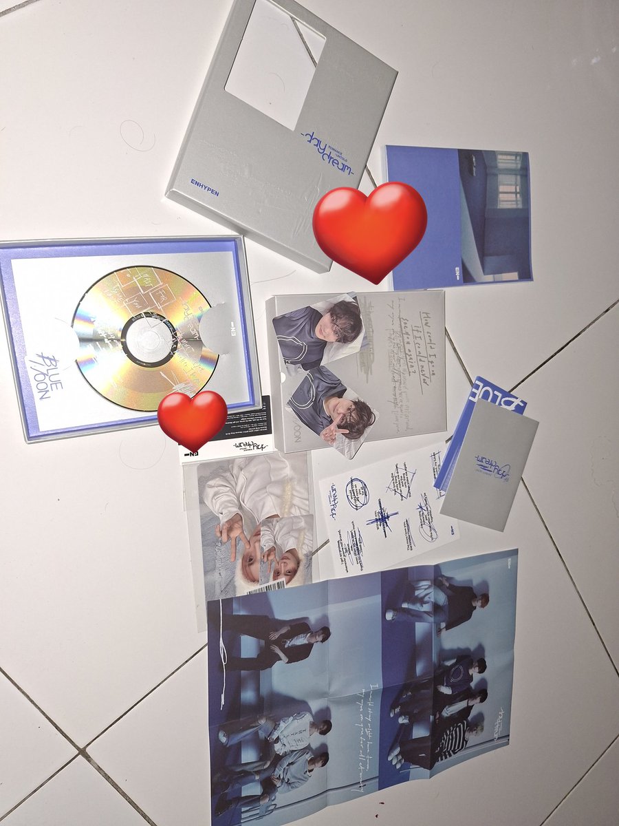 jinieljaybin's tweet photo. #WTS Album ENHYPEN ROMANCE UNTOLD DAY DREAM - Blue moon Ver

Include all item no defect :
- CD
- Photobook
- Photocard (2 pcs) - Jungwon
- POB (Heeseung)
- Poster
- Stickers
- Weverseshop card (belum discan)

Price : 260k nego bisa dm aja
Dom/Pengiriman : Pasuruan Jatim https://t.co/0qx4qZJZrA