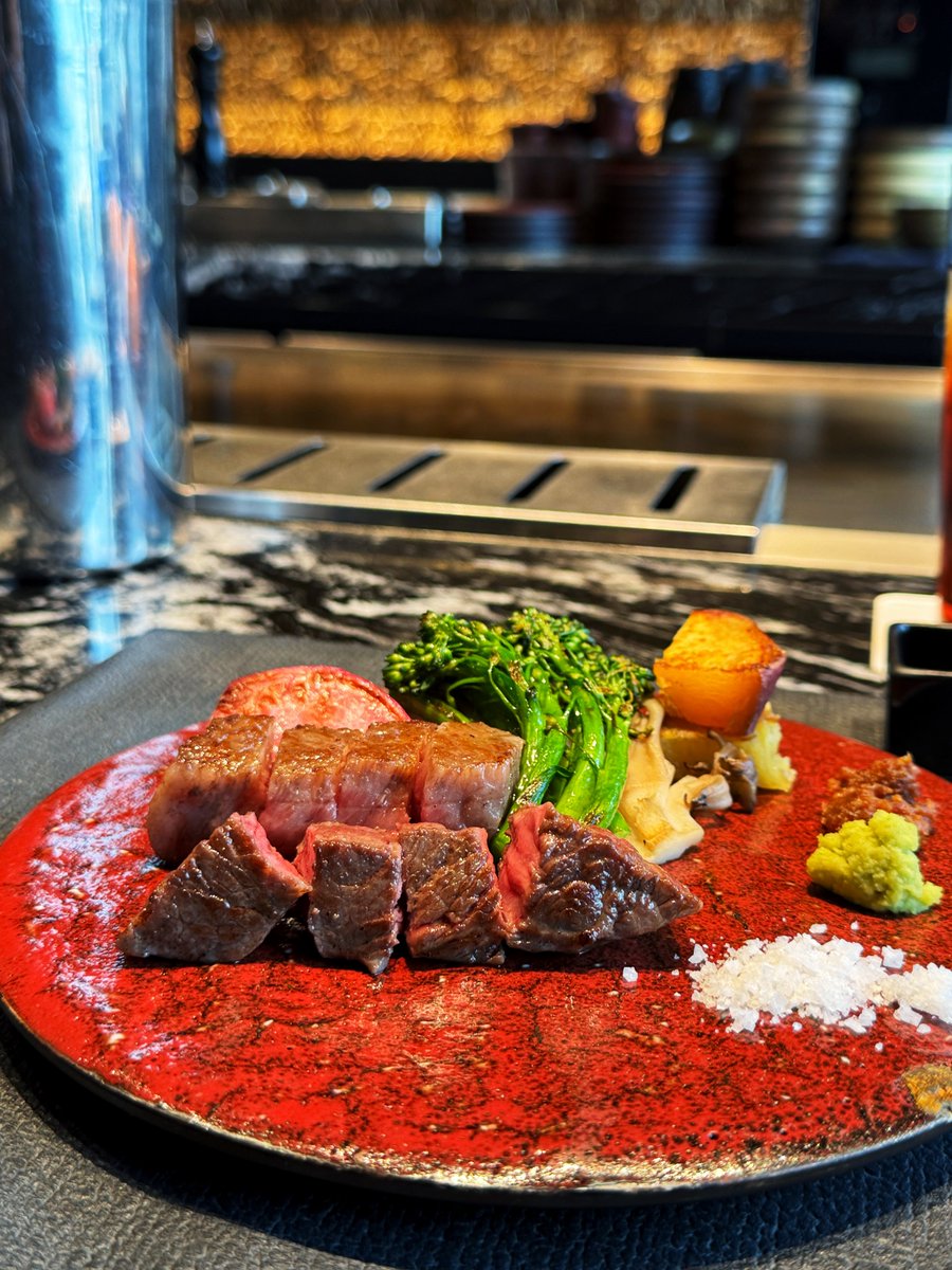 家買うぞチャンネルの登録者数が1万人を突破したので編集者とお祝いランチ。お気に入りの店。