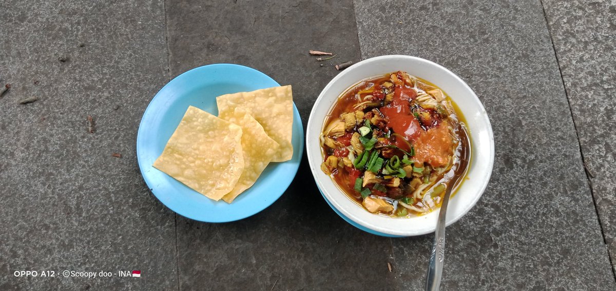 Ngebid mah ulah jauh di tukang mie ayam
Cuaca tiris kieu mah misdaseum cocok atuh komandan.