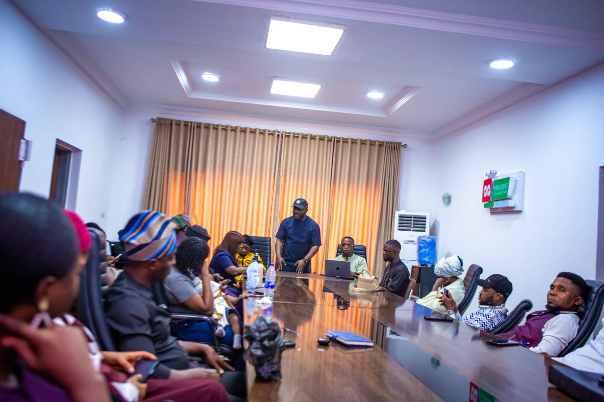 SecurityWinsNG's tweet photo. The Gospel of Renewed Hope 🇳🇬
@DOlusegun  and the team @PBATMediaCentre  

#MondayService https://t.co/KGKA6oELOt