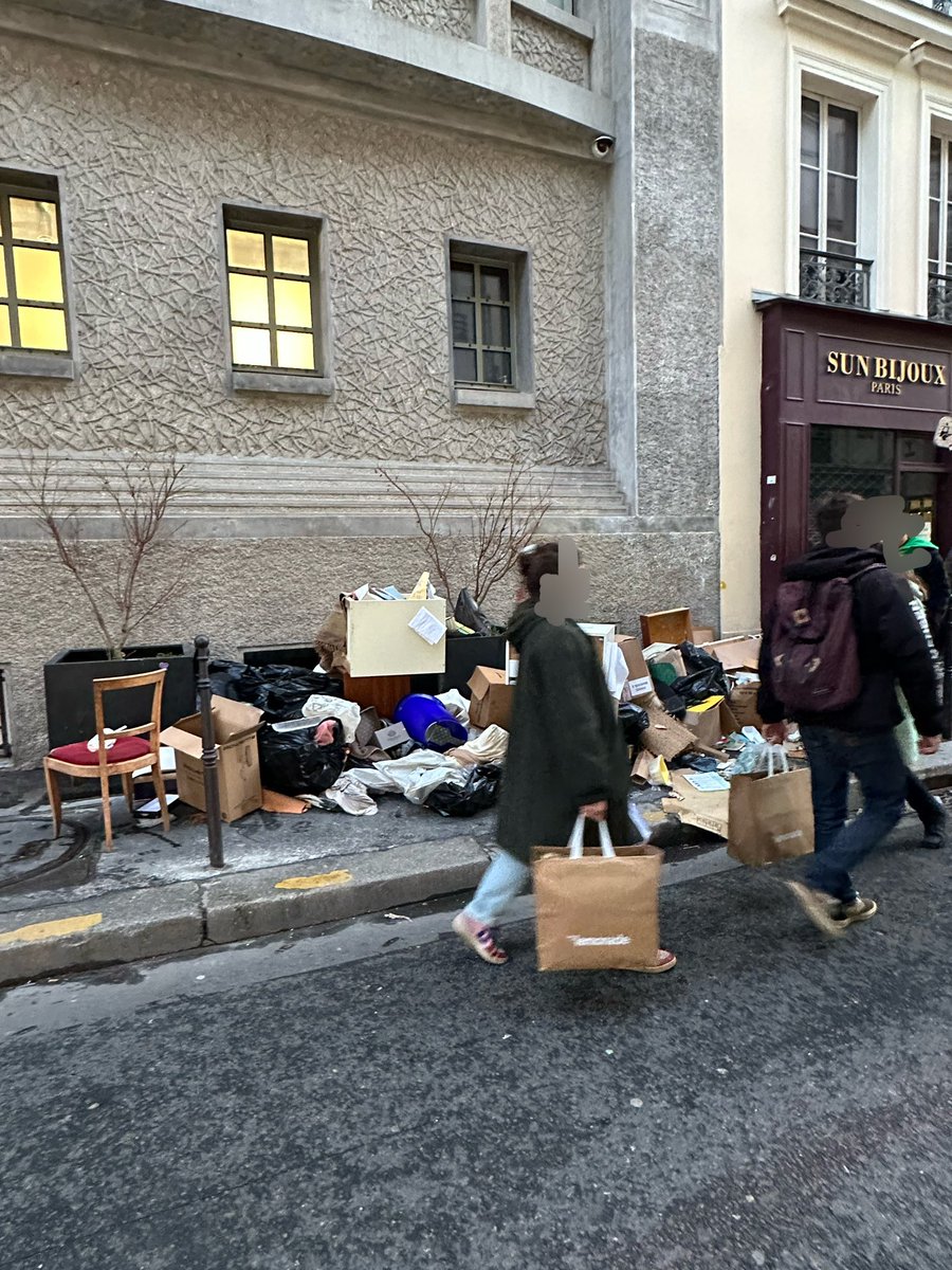 L'insécurité permanente à #Paris c'est aussi l'insalubrité quotidienne et l'absence de stratégie de propreté. L'IA peut voir certaines vertues dans certains domaines sont celi de la gestion de la propreté ! Comme les solutions à la Singapourienne ! cniparis.fr