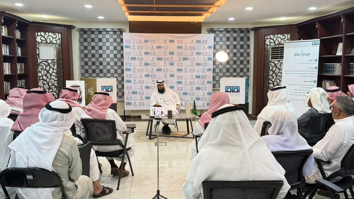 AFAGYOUTHAS's tweet image. تشرّفنا بحضور الأمسية الثقافية التي أقامها مركز حجاب الحازمي الثقافي بعنوان
«تشكل الذات عبر الآخر: الأم والقرية في سيرة (من مشاوير الحياة)
حضور مميز وطرحٌ معرفي ثري عكس عمق التجربة السردية للأستاذ حجاب الحازمي، وقدّمها د. أحمد علي هروبي.

#جمعية_آفاق_الشبابية 
#الشريك_الأدبي